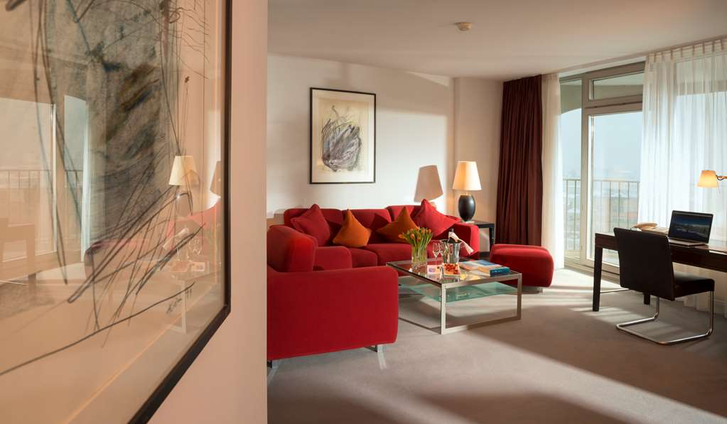 AUG Rooms Suite A
