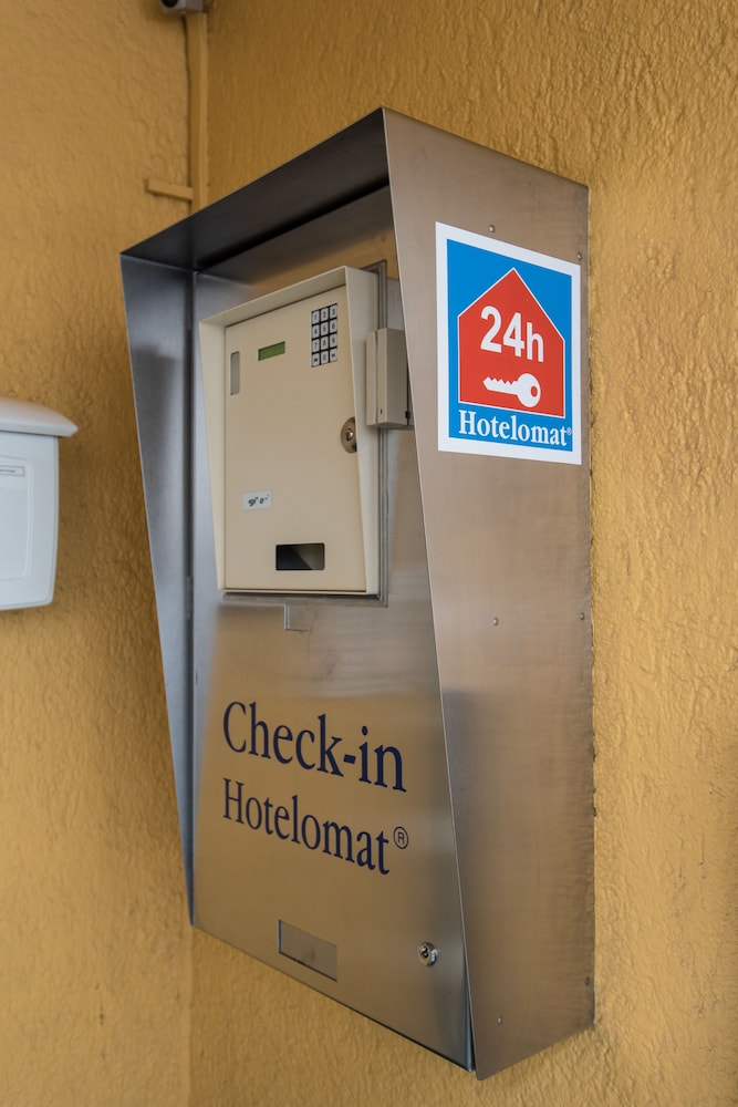 Check-in/check-out kiosk