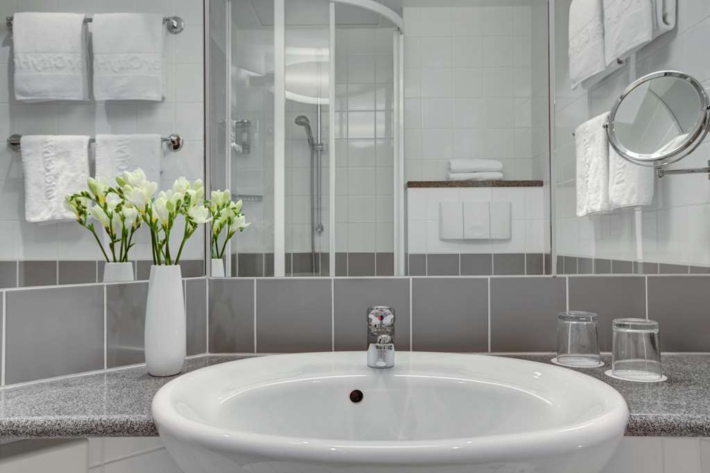 IntercityHotel Berlin Ostbahnhof, Germany - Bathroom