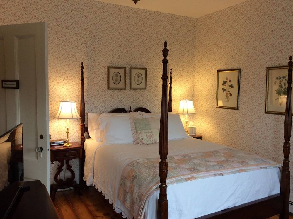 Liberty Hill Inn - photo 3