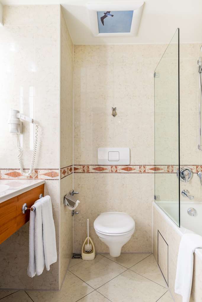 Suite Bathroom