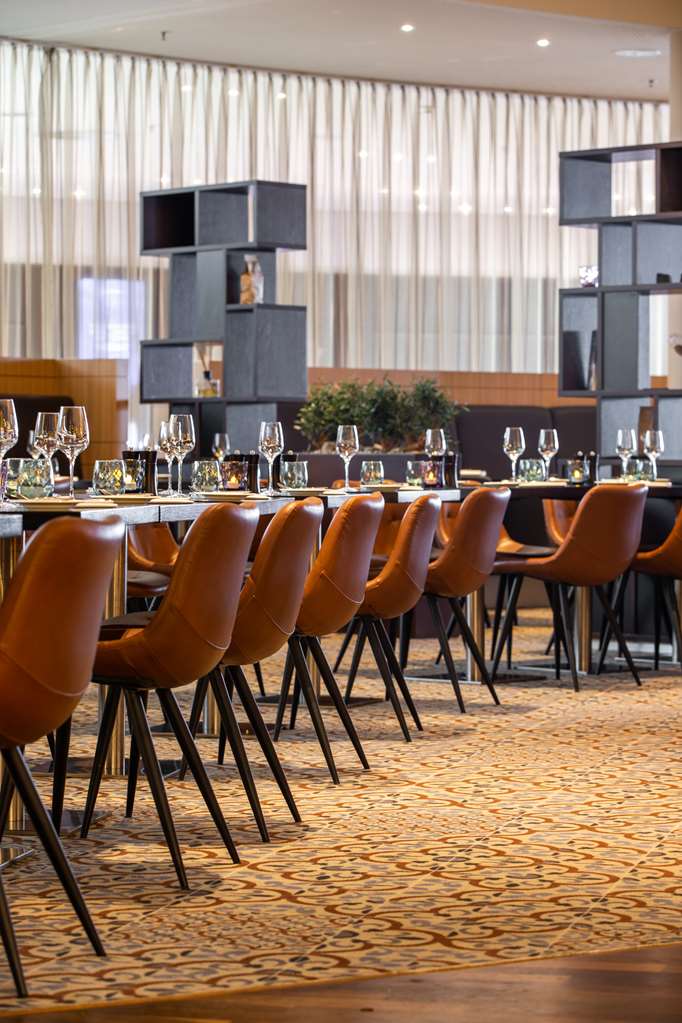 Circle Bar & Restaurant