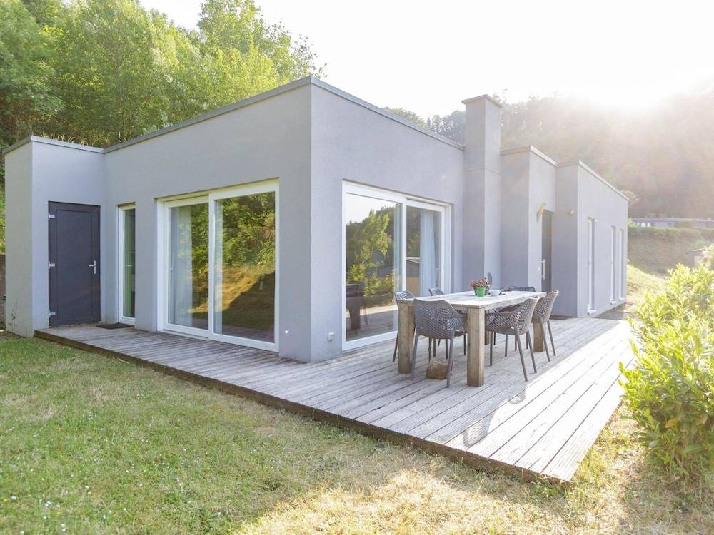 Nature Park Hillside Bungalow