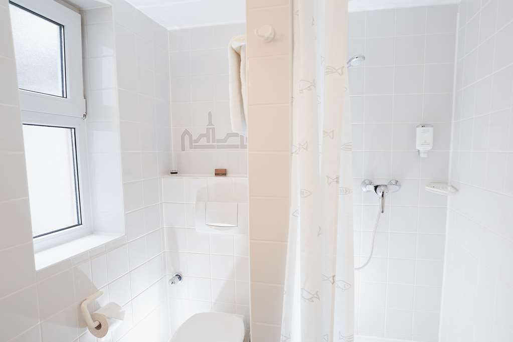 Double room main house - bathroom