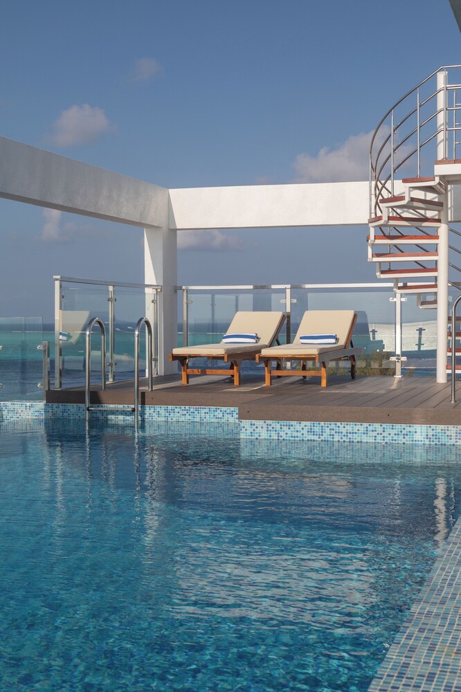Rooftop pool
