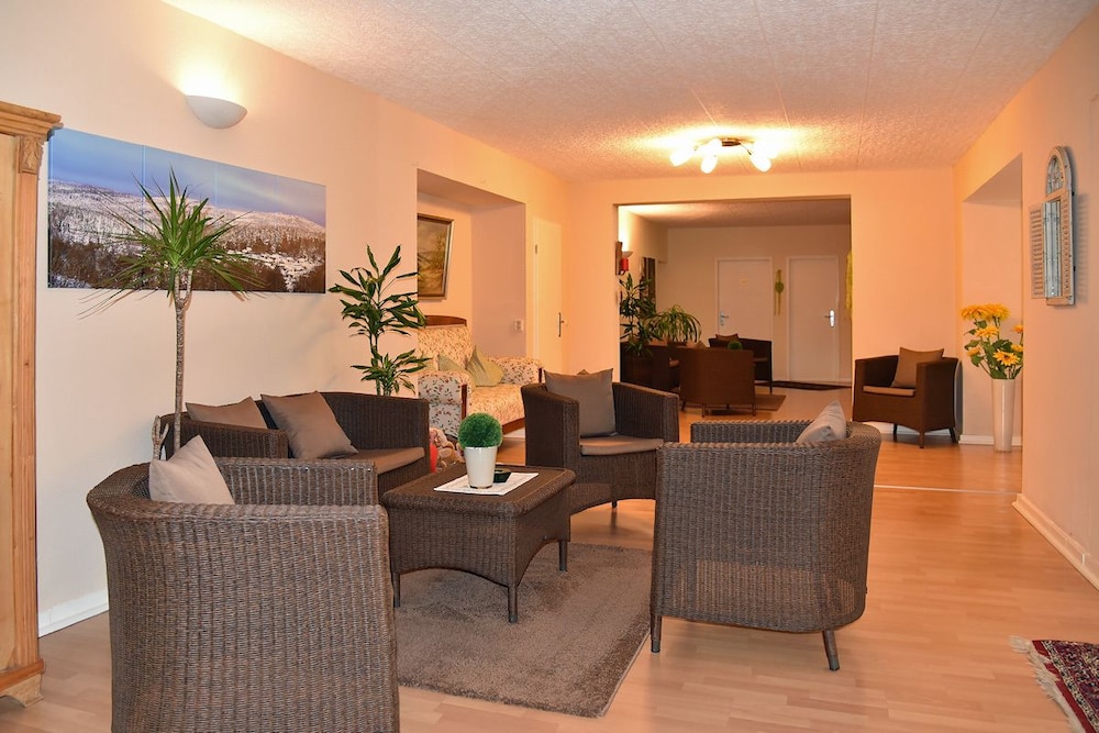 Lobby lounge