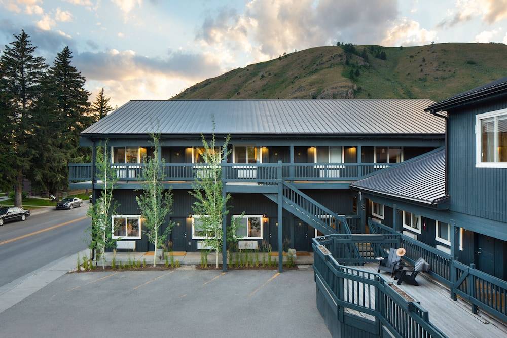 Anvil Hotel - photo 2