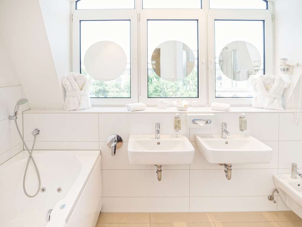 Hotel Berlin Mitte by Campanile BathroomCopyright: Marco Knopp