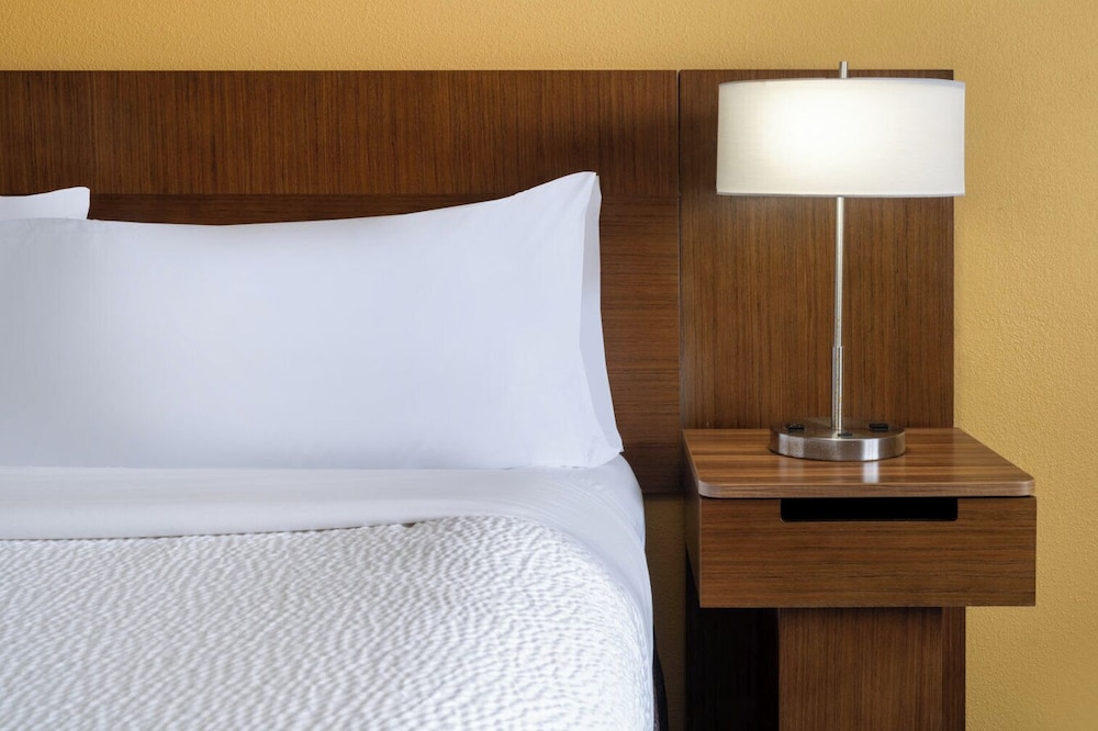 Garner Clarksville Northeast an IHG Hotel - photo 4