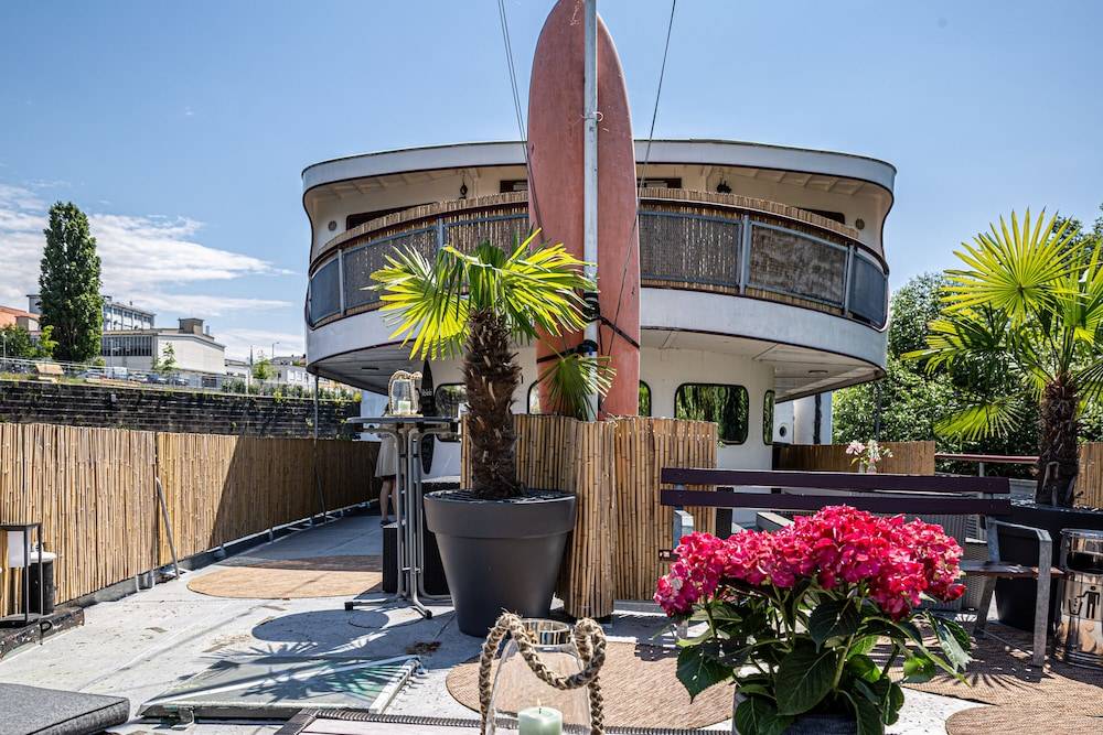 Sundeck