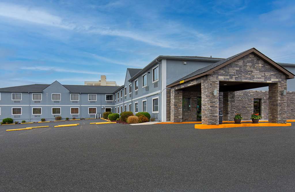 Super 8 by Wyndham Somerset - featured photo