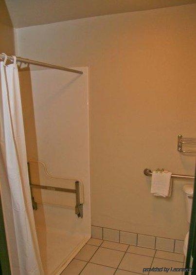 Oak Tree Inn Livonia West - photo 4