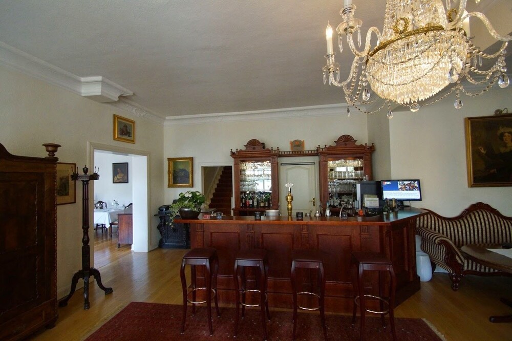 Hotel Bar