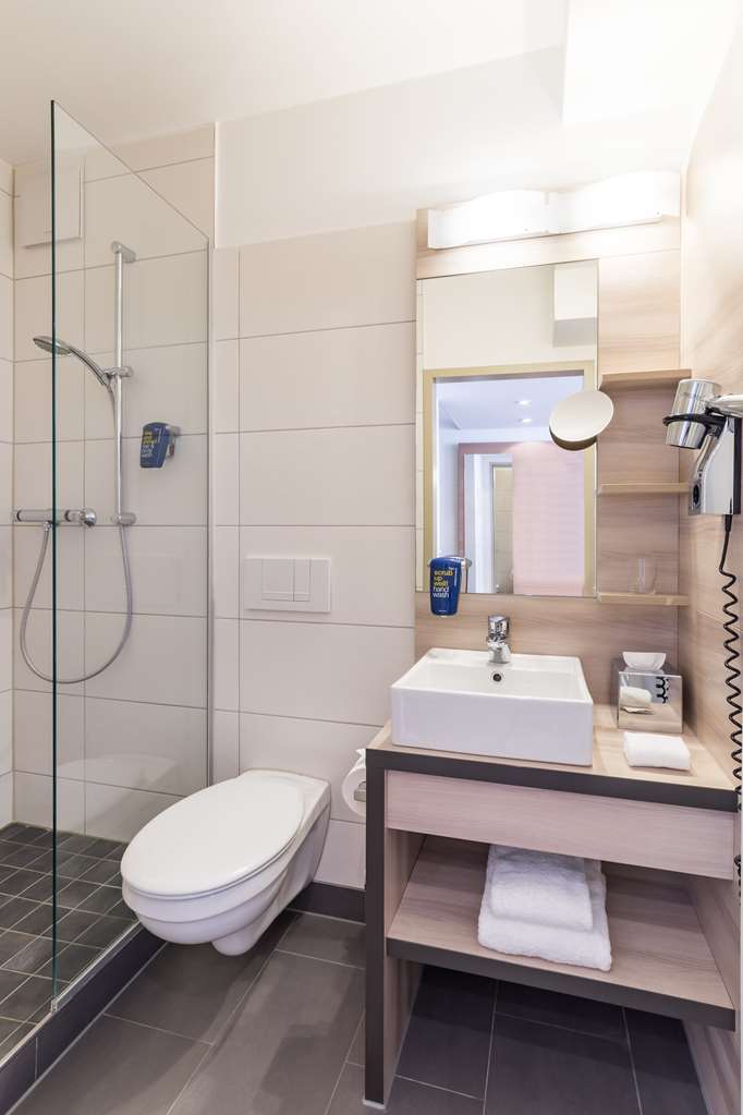 Guest room bathroom