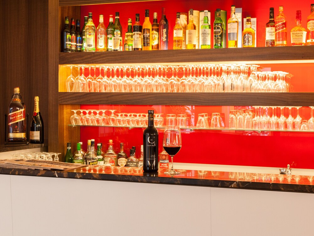 Hotel Bar