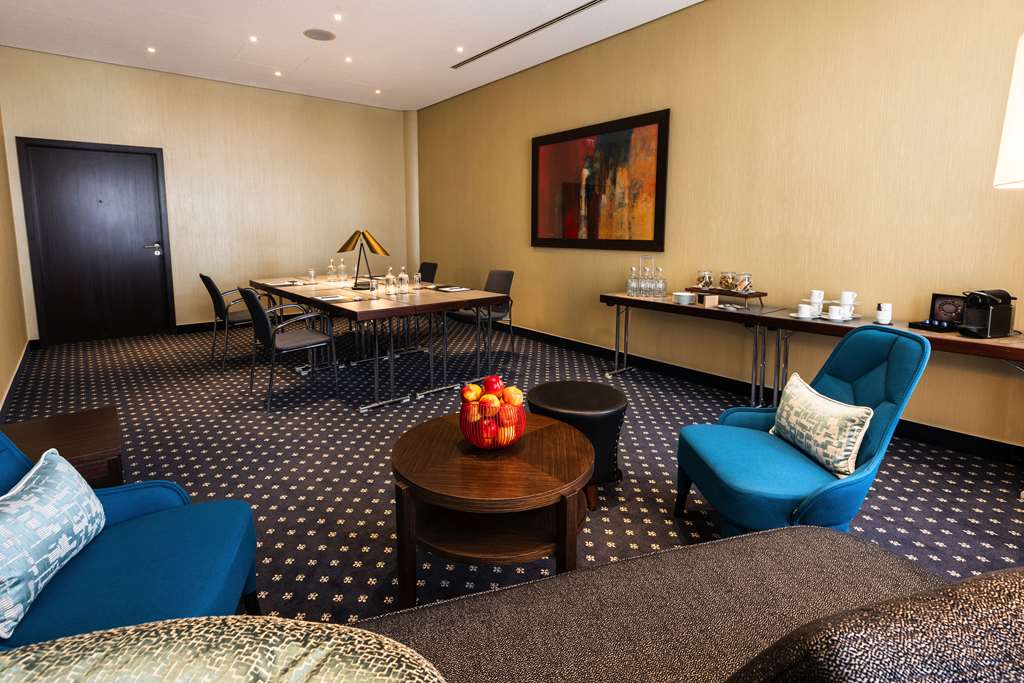 Steigenberger Hotel De Saxe, Dresden, Germany - bar/lounge