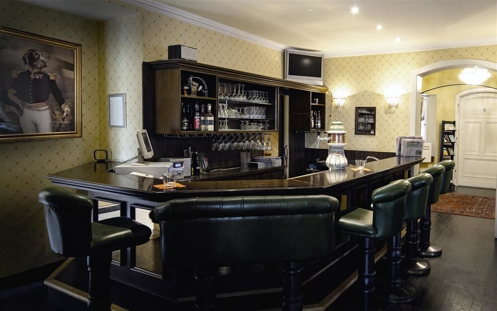 Hotel Bar