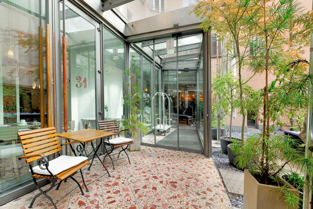 entrance area, inner courtyard