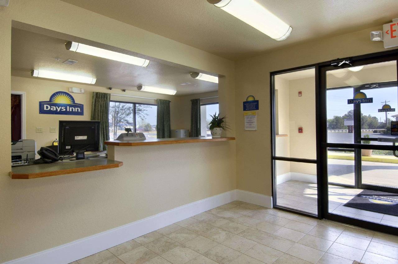 Days Inn by Wyndham Centre - featured photo