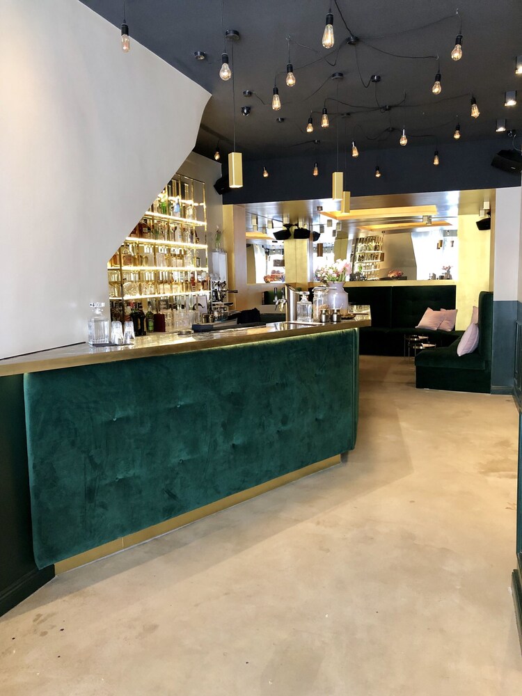 Hotel Bar