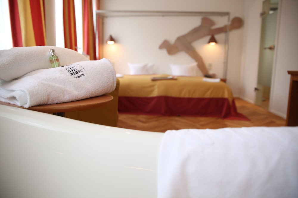 Deep soaking bathtub
