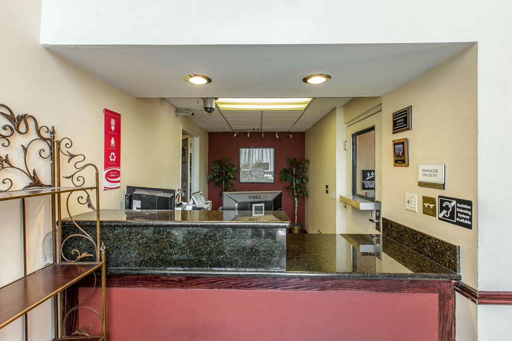 Econo Lodge Inn & Suites Riverside Corona - photo 3