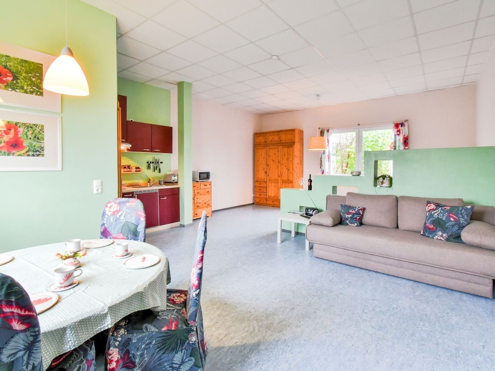 Modish Apartment in Rövershagen near Sea