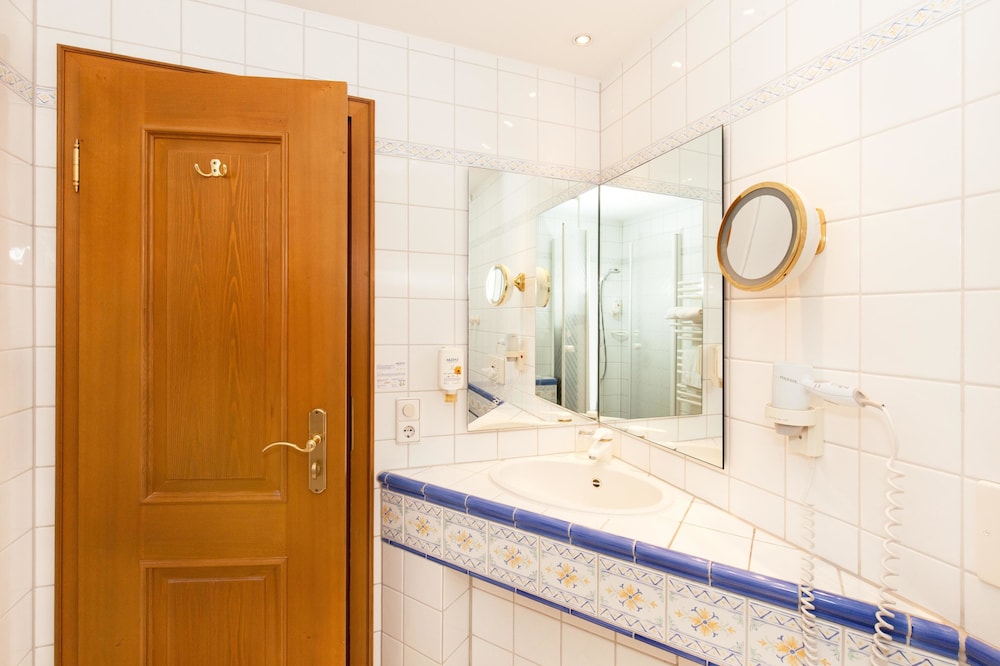 Bathroom amenities