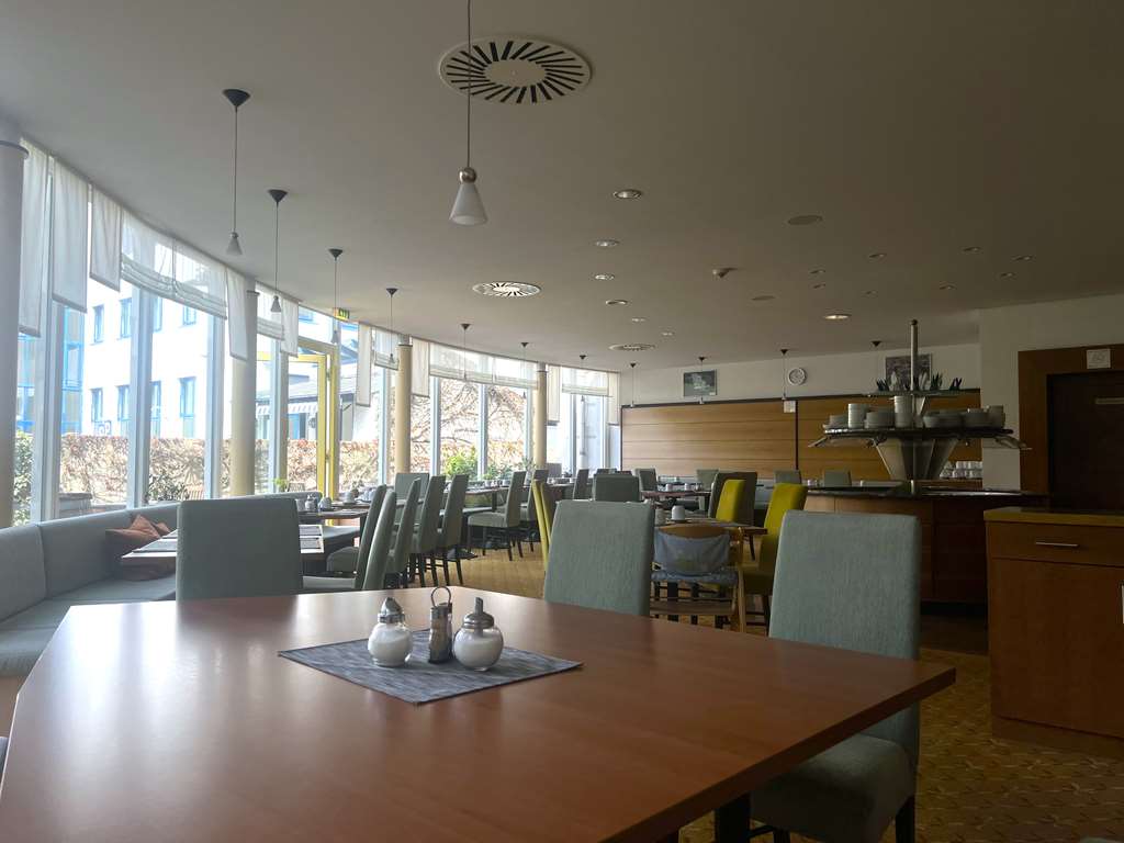 Our breakfast buffet in the winter garden.