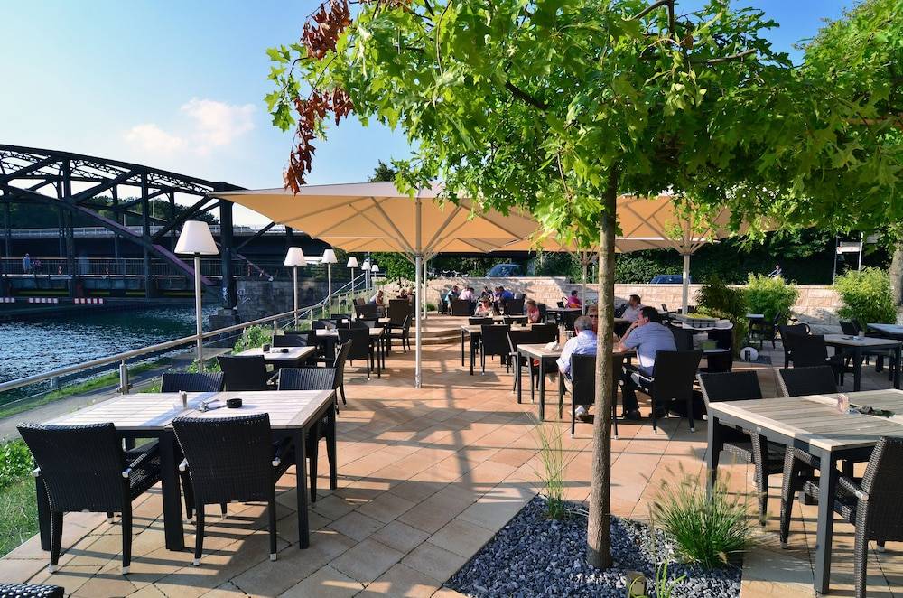 Sundeck