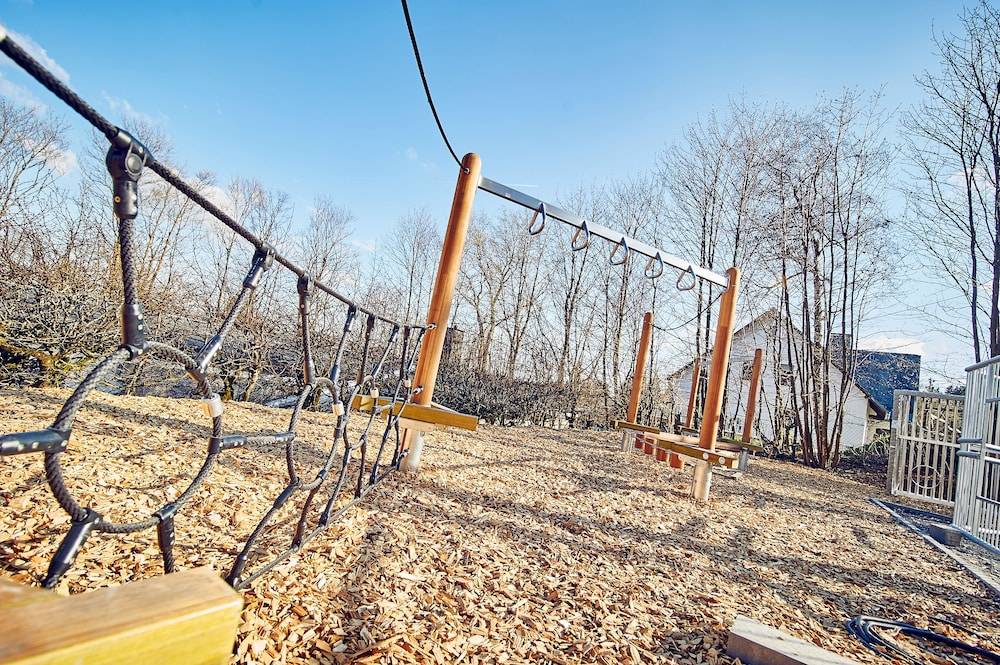 Ropes course (team building)