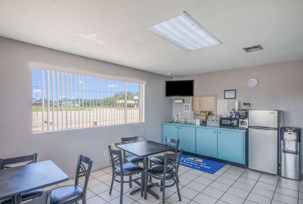 Americas Best Value Inn Giddings - photo 4