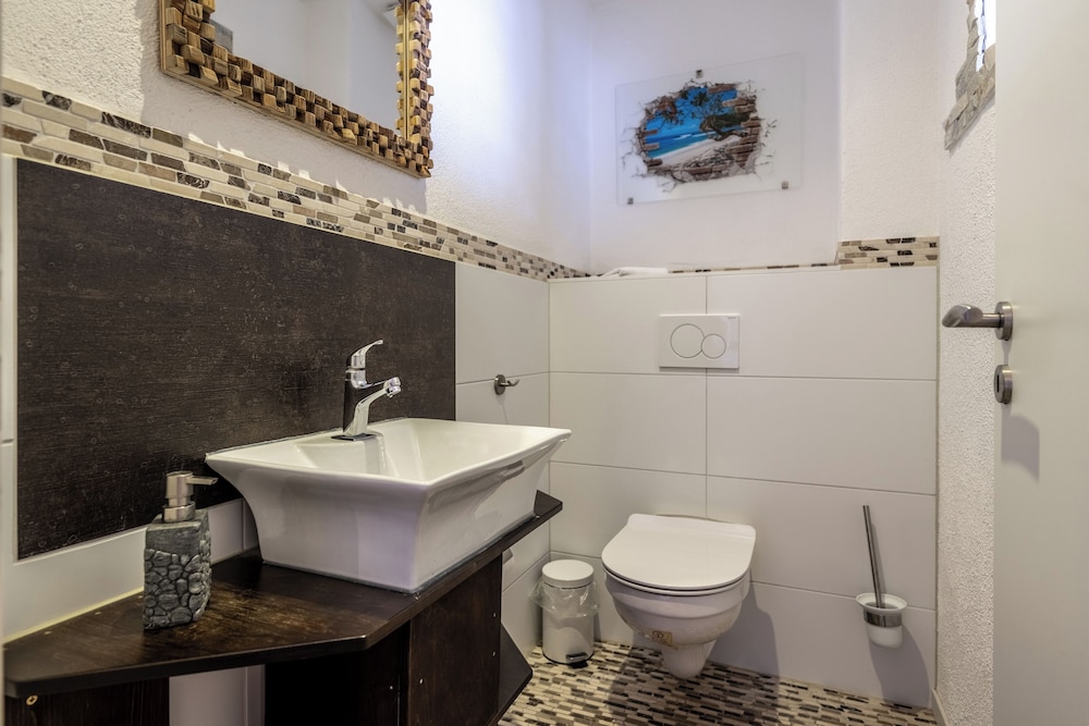 Bathroom amenities
