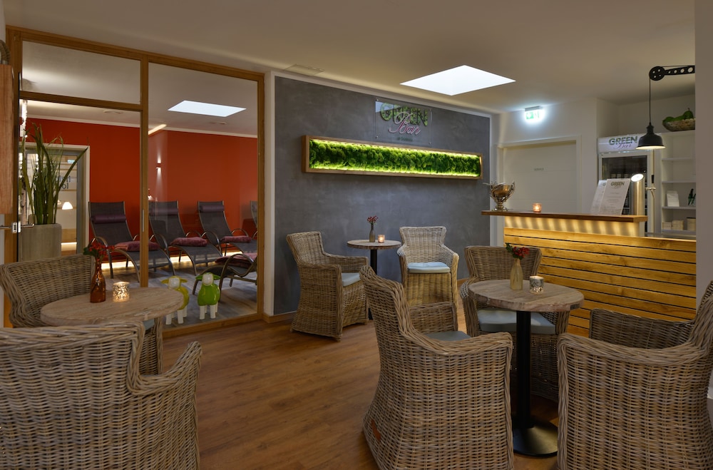 Poolside bar