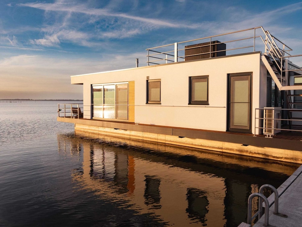 Hausboot Floating House in Ribnitz damgarten
