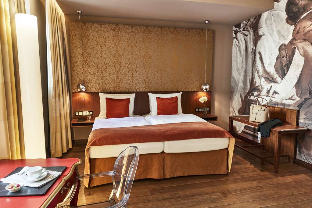 MUC1__Deluxe Double Room.jpg