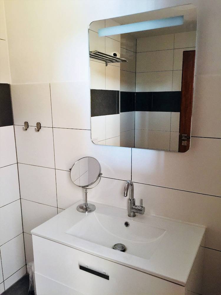 Bathroom sink