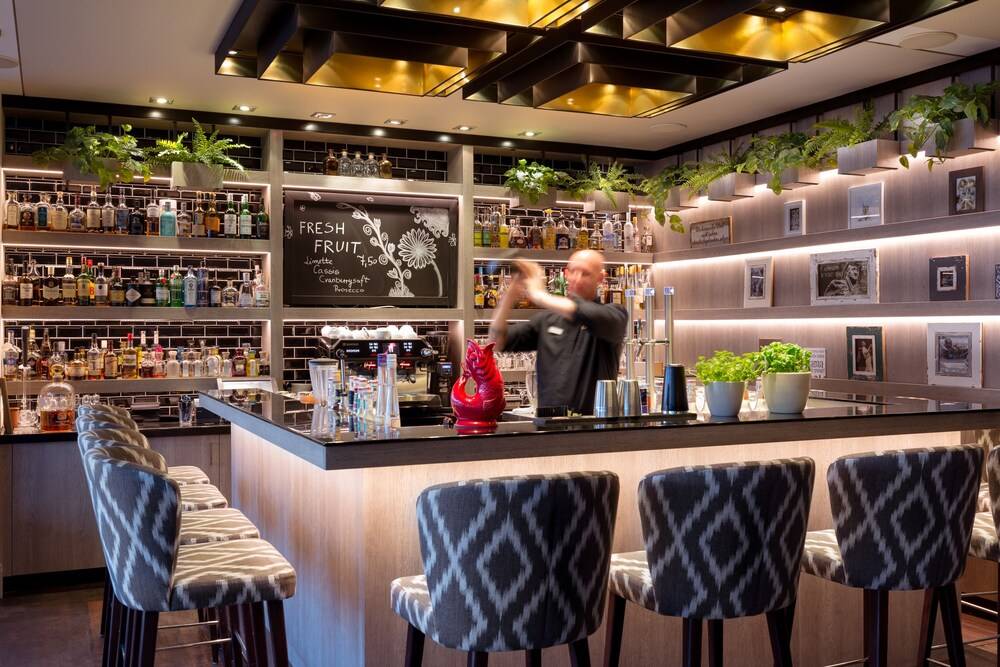 Hotel Bar