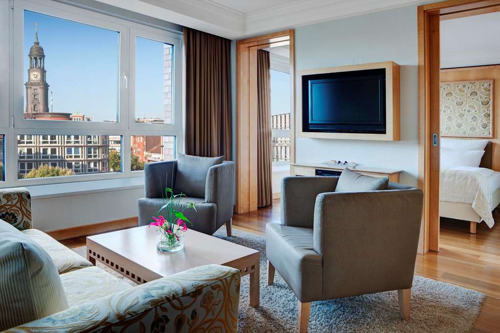 Steigenberger Hotel Hamburg, Germany - Superior Suite living room