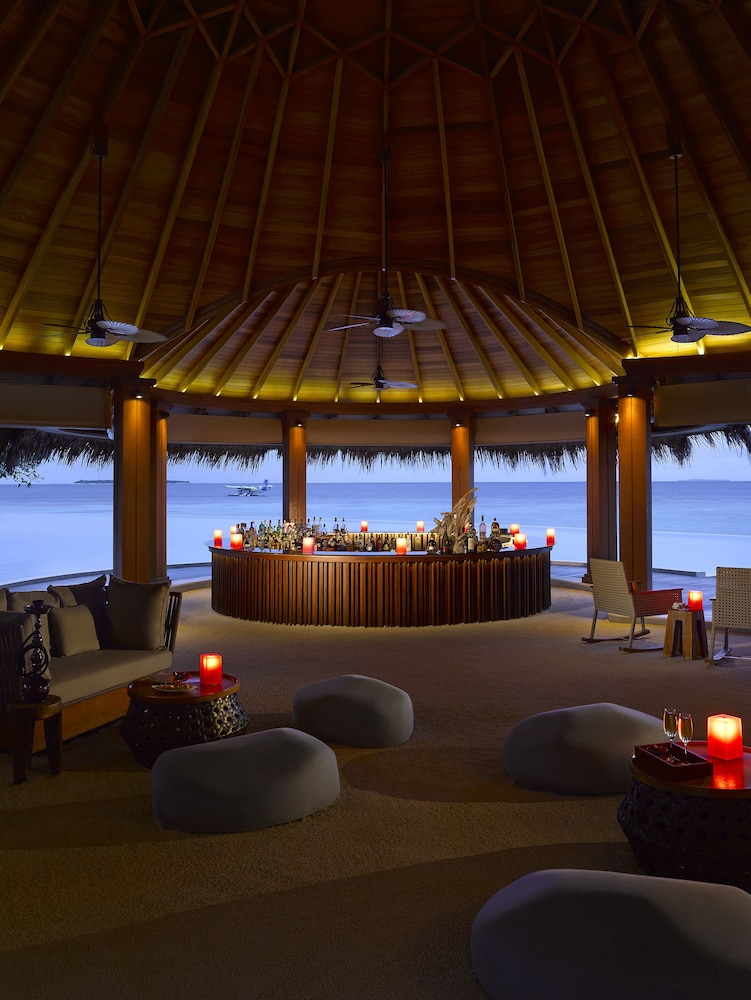Poolside bar