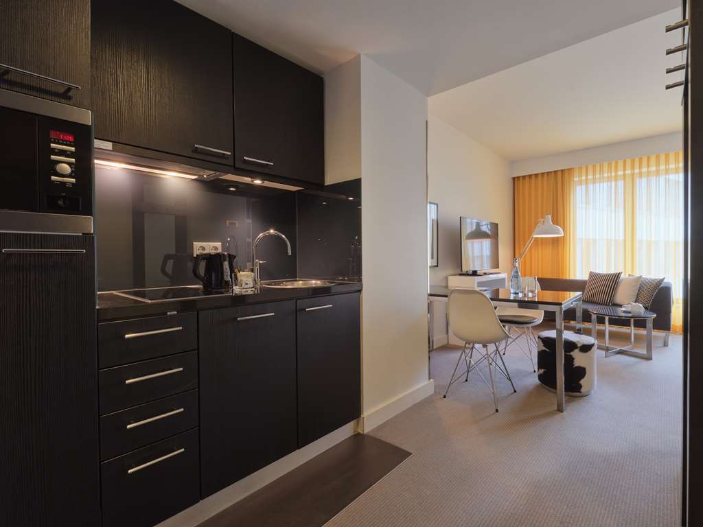 adina berlin hackescher markt studio living