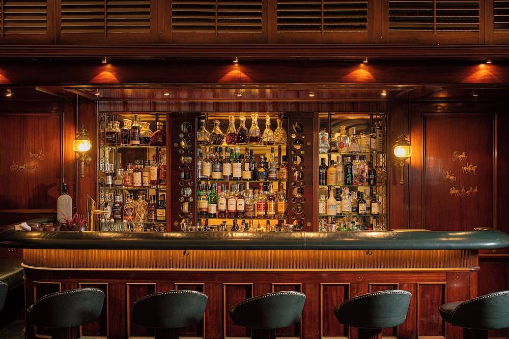 Sports bar