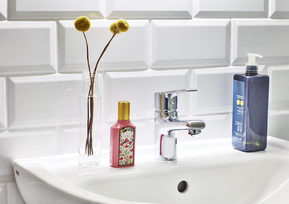 Bathroom sink