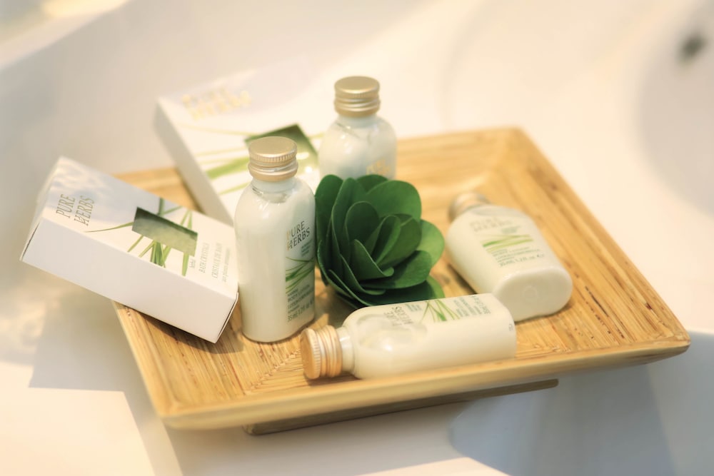 Bathroom amenities