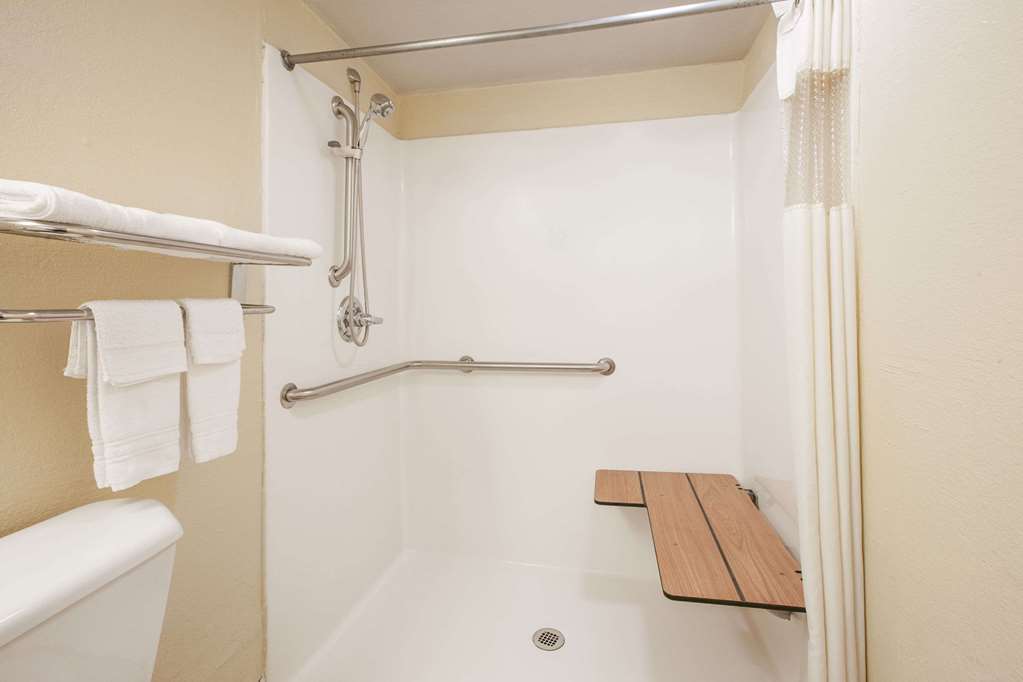 Days Inn by Wyndham Okemah - photo 4