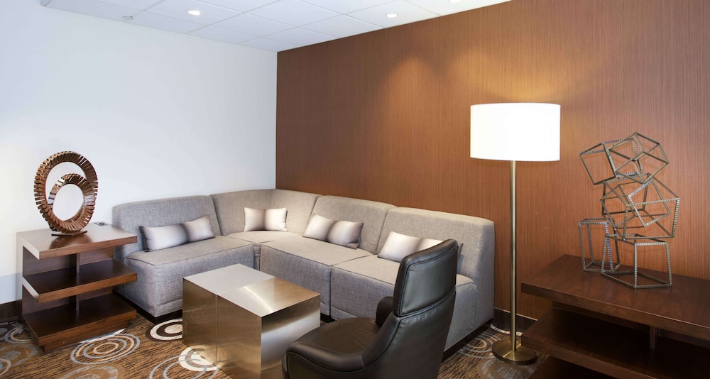 Embassy Suites by Hilton Detroit Livonia Novi - photo 3