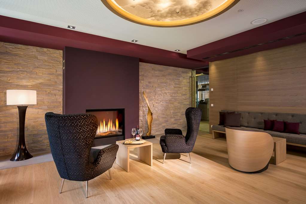 Fireside lounge