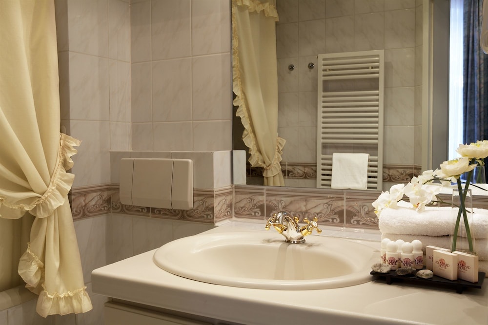 Bathroom sink