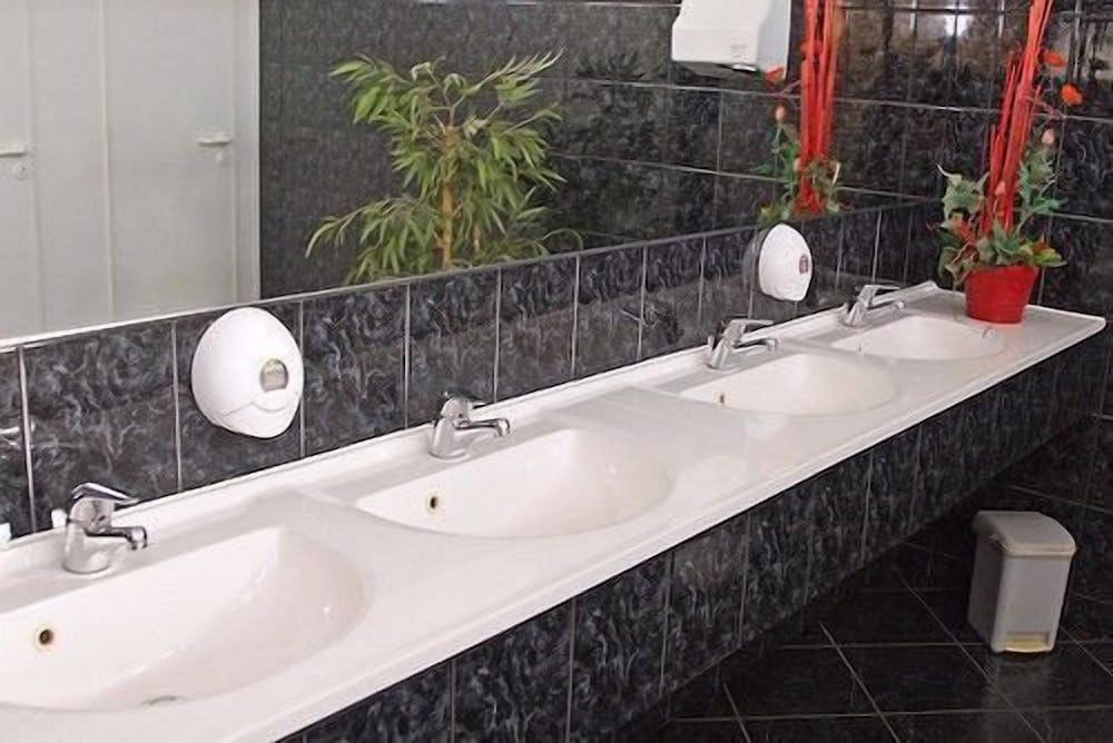 Bathroom sink