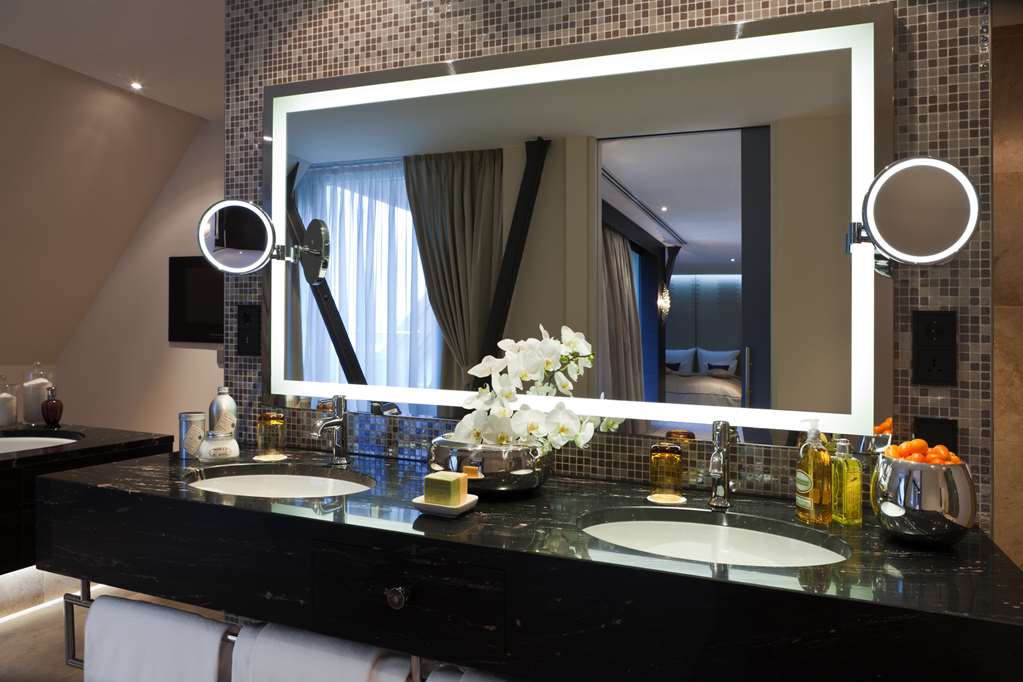 Steigenberger Grandhotel Handelshof, Leipzig, Germany - Presidential Suite bathroom